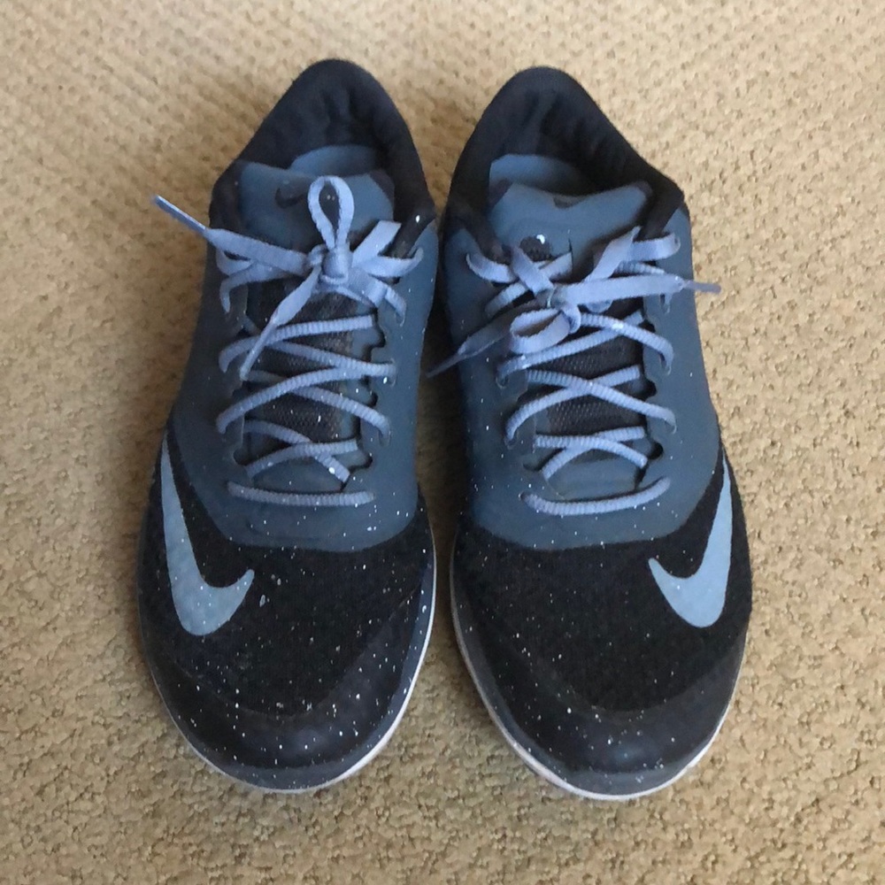 Black/ navy Nike sneakers